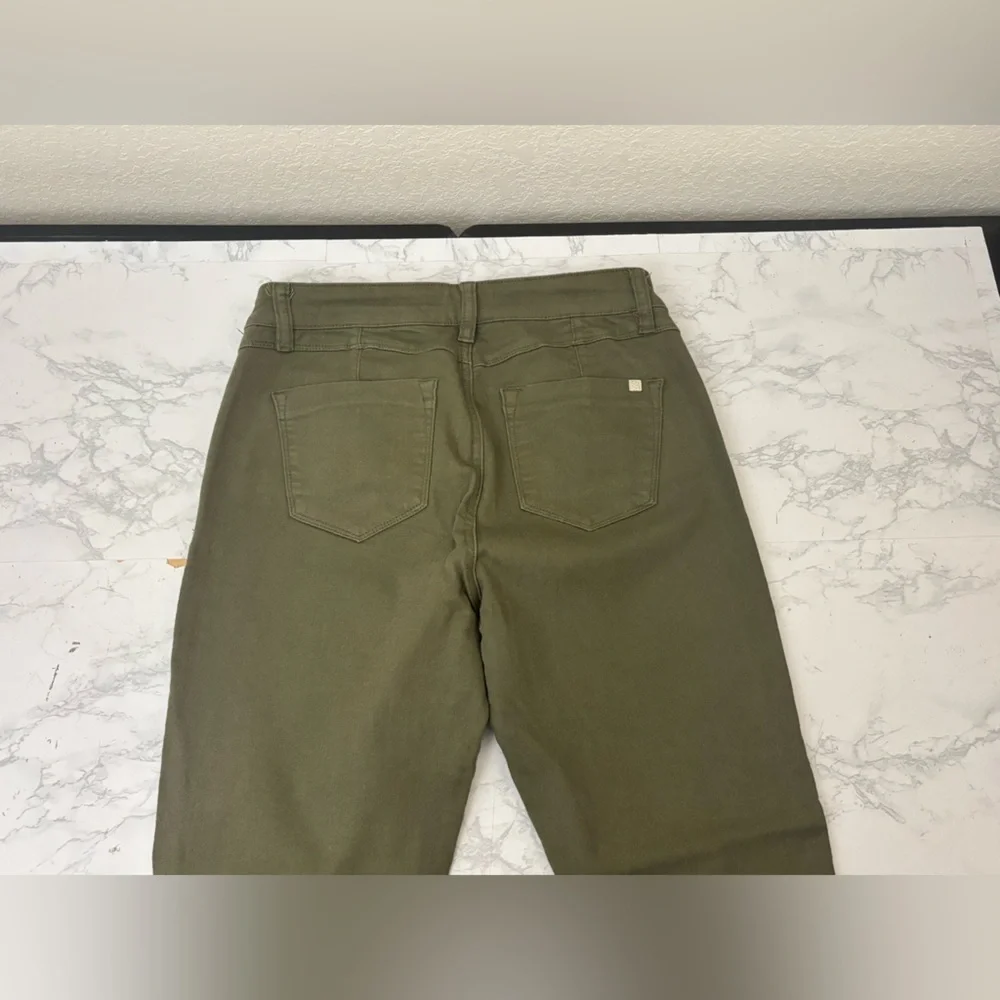 Bebe Women's Heartbreaker Ankle Jeans Size 28 Olive Green High Rise Denim​